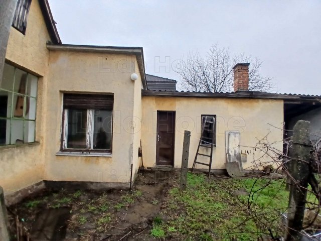 Eladó családi ház, Kisbéren 29.9 M Ft, 2 szobás