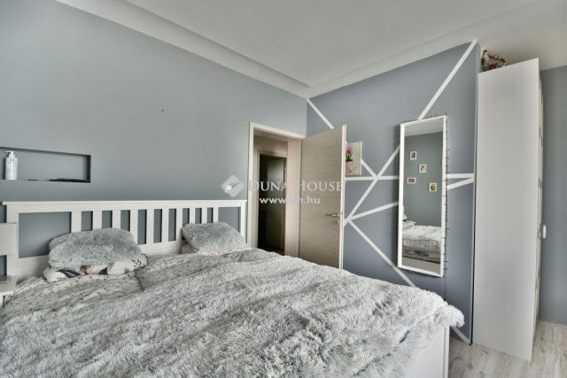 Eladó családi ház, Budakalászon 290 M Ft, 6+2 szobás