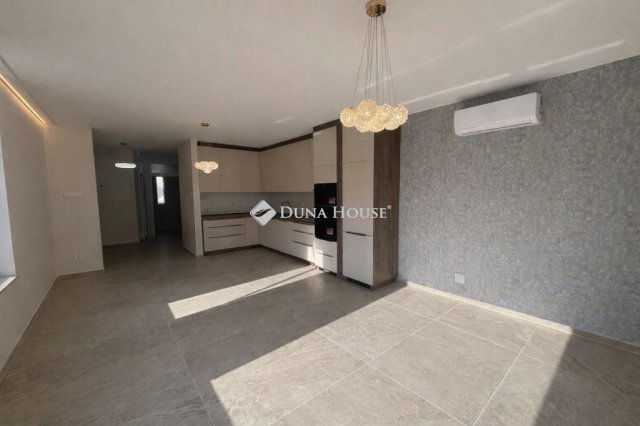 Eladó téglalakás, Kecskeméten 130 M Ft, 3 szobás