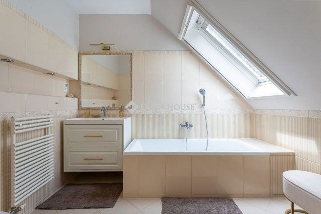 Eladó családi ház, Budapesten, II. kerületben 294.9 M Ft