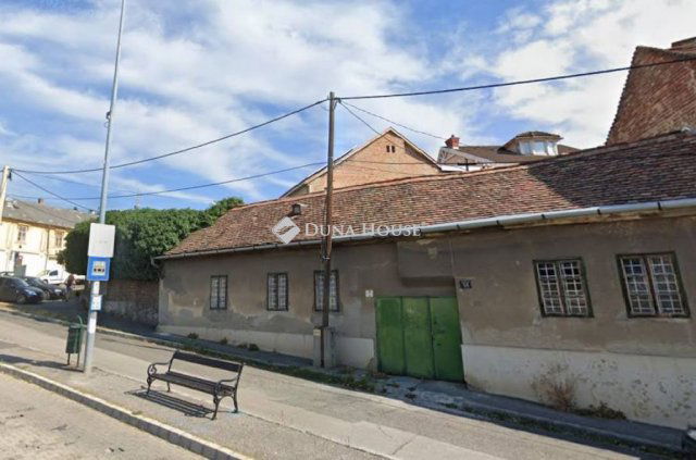 Eladó családi ház, Pécsett, Kálvária utcában 29.9 M Ft