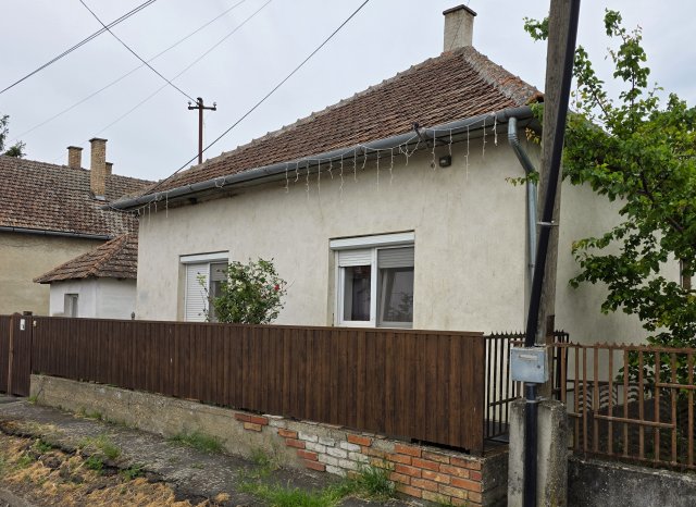 Eladó családi ház, Tiszanagyfalun 24 M Ft, 2 szobás