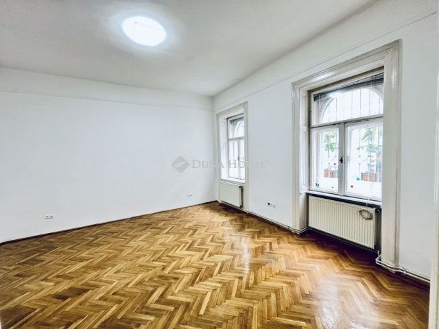 Eladó téglalakás, Budapesten, VII. kerületben 57.9 M Ft