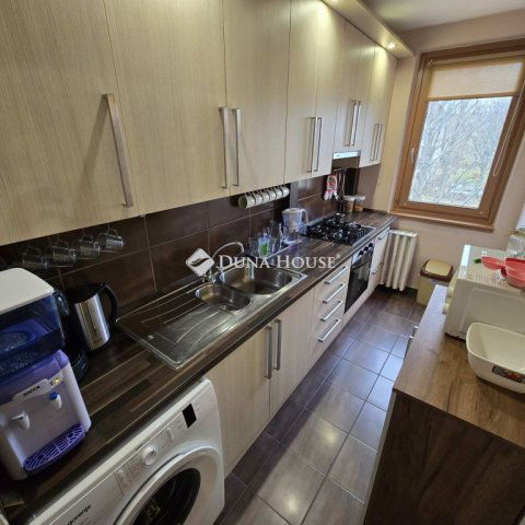 Eladó panellakás, Kecskeméten 66.9 M Ft, 3 szobás