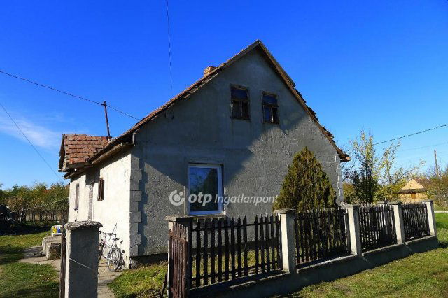Eladó családi ház, Sarudon 15 M Ft, 2+1 szobás