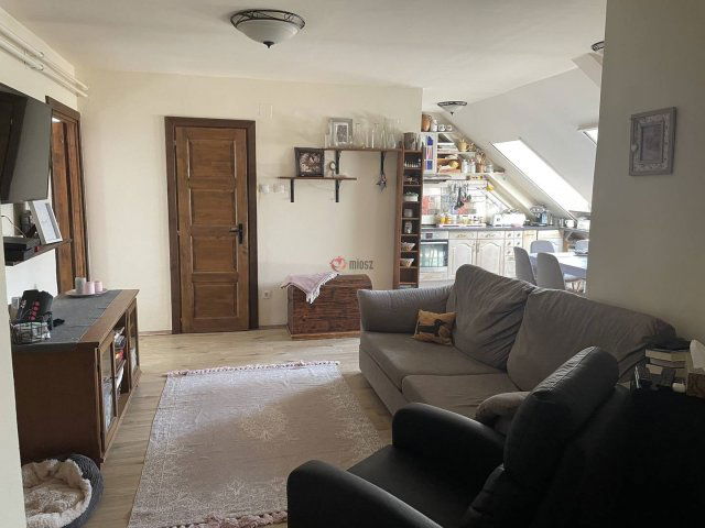 Eladó téglalakás, Székesfehérvárott 79.9 M Ft, 5 szobás