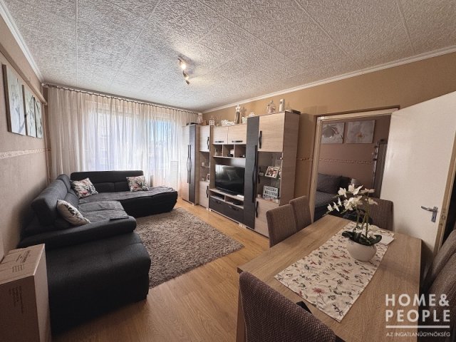 Eladó téglalakás, Hódmezővásárhelyen 43 M Ft, 3 szobás