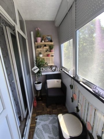 Eladó panellakás, Pécsett 62.9 M Ft, 3 szobás