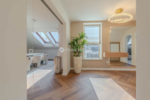 Eladó téglalakás, Budapesten, VI. kerületben 699.9 M Ft