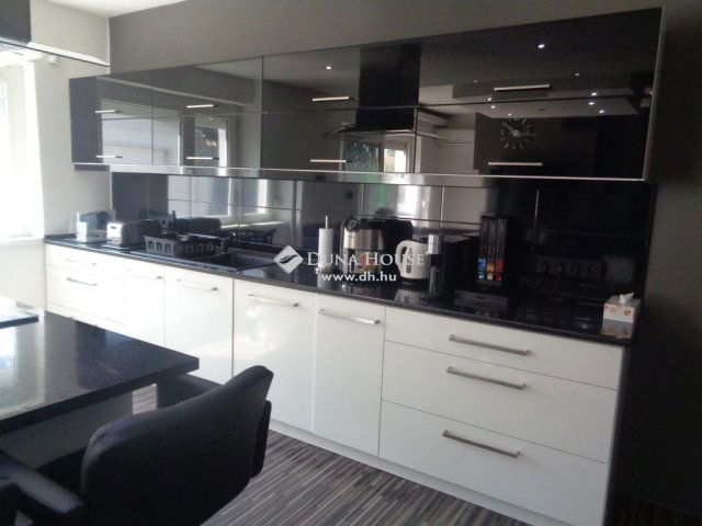 Eladó ikerház, Székesfehérvárott 119.5 M Ft, 4 szobás