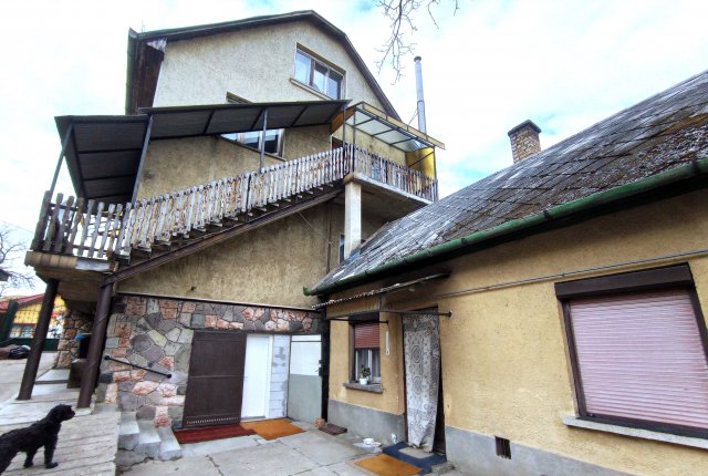 Eladó családi ház, Kistarcsán 105 M Ft, 10+1 szobás