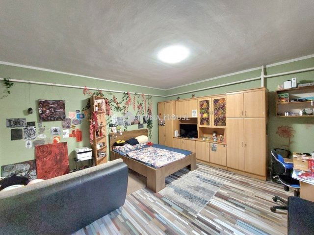 Eladó családi ház, Várpalotán 65 M Ft, 3 szobás