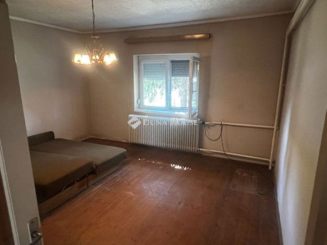 Eladó családi ház, Cecén 32.5 M Ft, 3 szobás