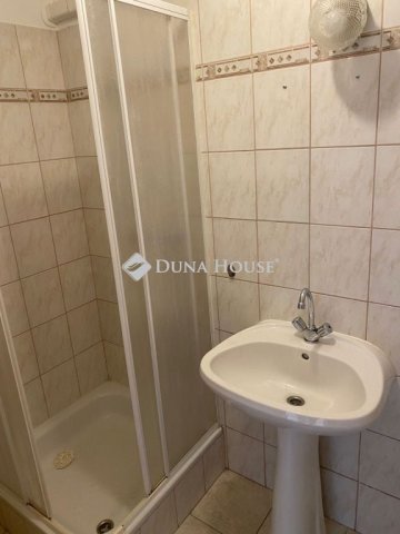 Kiadó üzlethelyiség, Kecskeméten 100 E Ft / hó