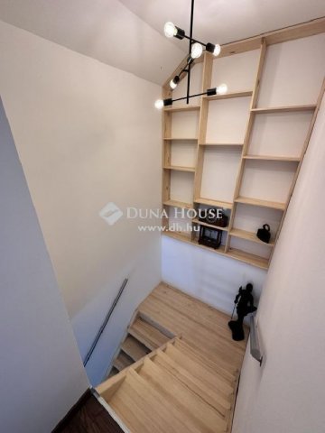 Eladó téglalakás, Dunavarsányban 129.9 M Ft, 8 szobás