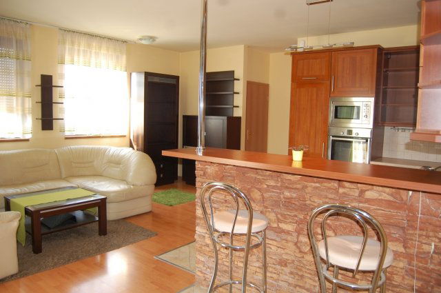 Eladó téglalakás, Győrött 67 M Ft, 2 szobás