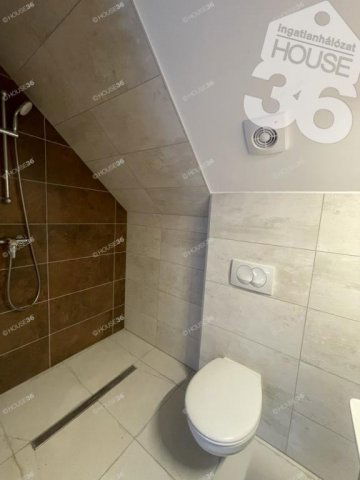 Eladó iroda, Kecskeméten 98 M Ft, 6 szobás / költözzbe.hu