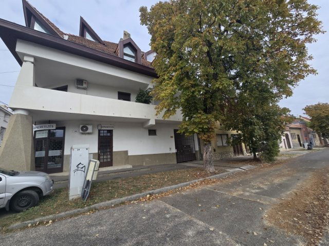 Eladó téglalakás, Pécsett 68.9 M Ft, 4 szobás