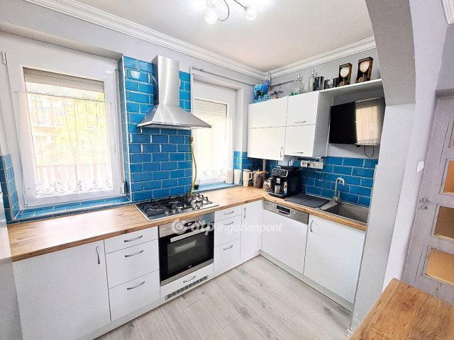 Eladó téglalakás, Szolnokon 74.9 M Ft, 3+2 szobás