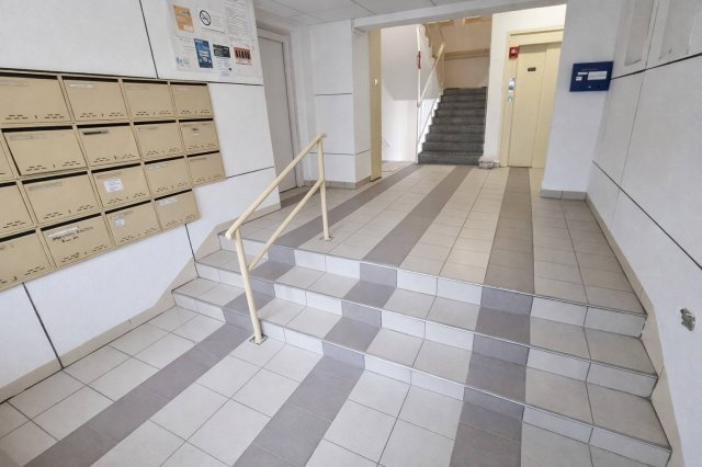 Eladó panellakás, Komlón 24.9 M Ft, 1+1 szobás