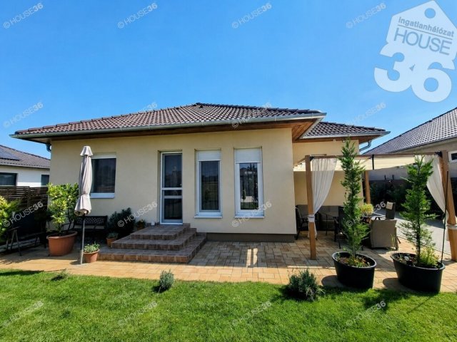 Eladó családi ház, Kecskeméten 109.9 M Ft, 5 szobás