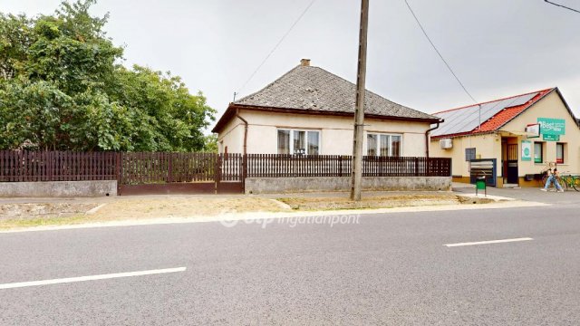 Eladó családi ház, Tiszabezdéden 18.5 M Ft, 3 szobás