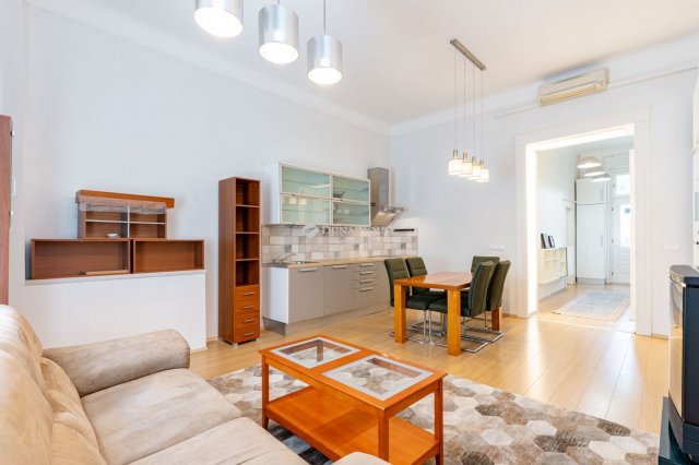 Kiadó téglalakás, albérlet, Budapesten, I. kerületben, 3 szobás