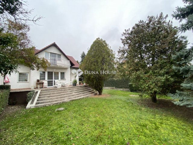 Eladó családi ház, Budaörsön, Budapesti úton 460 M Ft