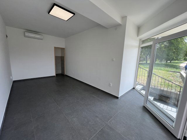Kiadó üzlethelyiség, Kazincbarcikán 120 E Ft / hó, 1 szobás