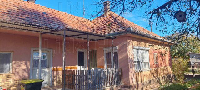 Eladó családi ház, Bálványoson 30 M Ft, 3 szobás