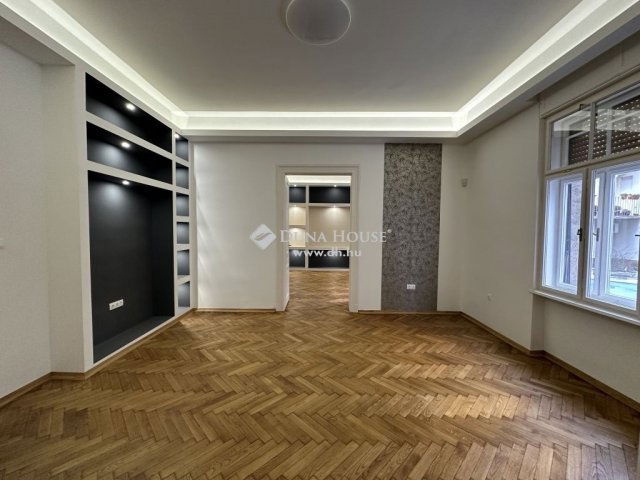 Kiadó téglalakás, albérlet, Pécsett 300 E Ft / hó, 3 szobás