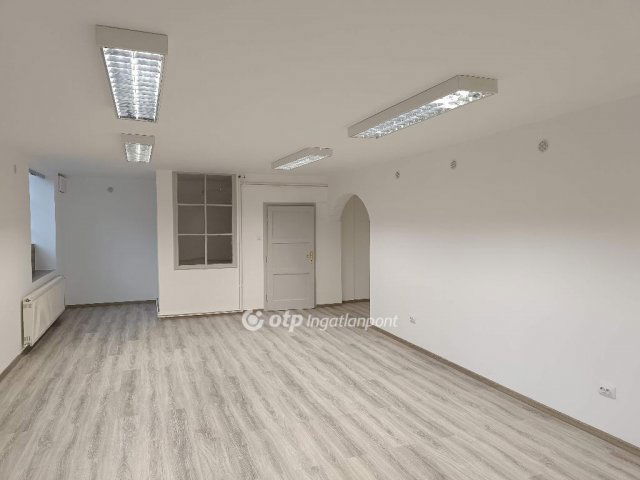 Eladó üzlethelyiség, Budapesten, XI. kerületben 84.9 M Ft