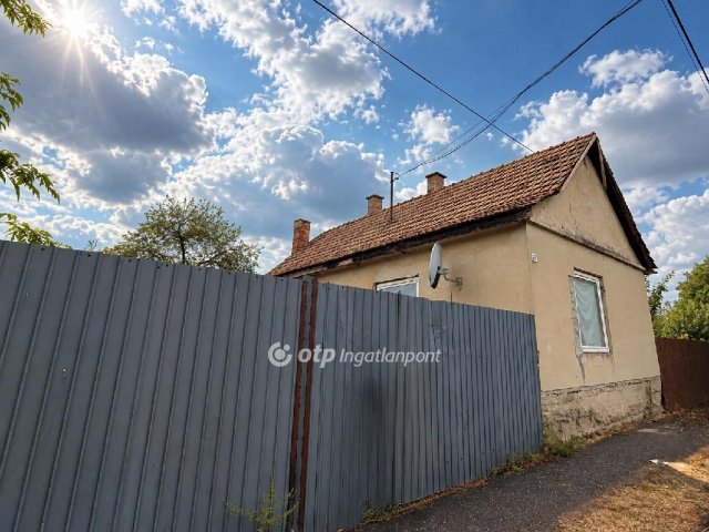 Eladó családi ház, Kecelen 12.9 M Ft, 3+2 szobás