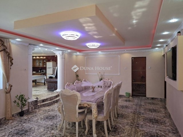 Eladó családi ház, Gödöllőn 69.9 M Ft, 8 szobás