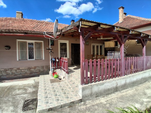 Eladó családi ház, Polgáron 26.5 M Ft, 3 szobás