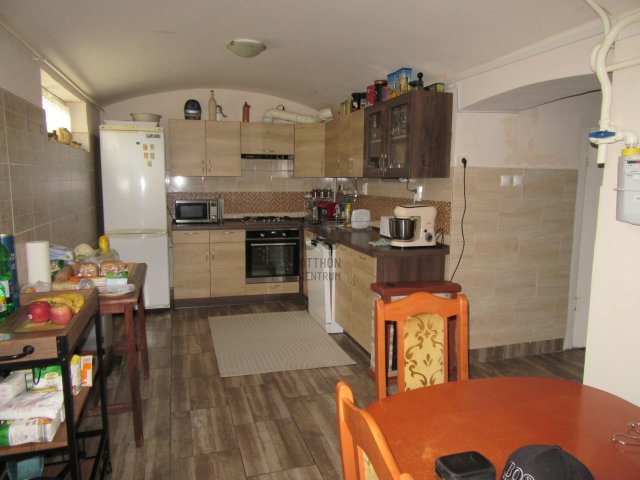 Eladó családi ház, Debrecenben 199.9 M Ft, 9 szobás