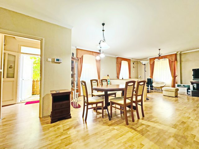 Eladó ikerház, Debrecenben 125 M Ft, 5 szobás