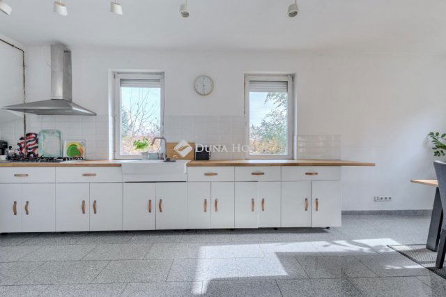 Eladó családi ház, Gödön 108.9 M Ft, 6 szobás