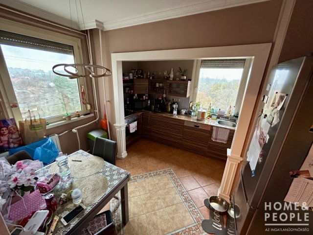 Eladó téglalakás, Szegeden 67.9 M Ft, 3 szobás