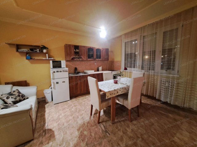 Eladó panellakás, Nyíregyházán 41.9 M Ft, 2 szobás