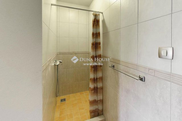 Eladó családi ház, Kecskéden 154.9 M Ft, 5 szobás