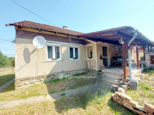 Eladó ikerház, Csokvaományban 15.9 M Ft, 63+2 szobás