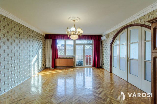 Eladó téglalakás, Szegeden 100 M Ft, 3 szobás