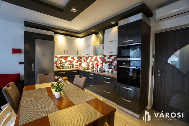 Eladó téglalakás, Győrött 94.5 M Ft, 4 szobás