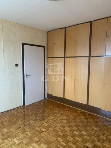 Eladó téglalakás, Veszprémben 79.8 M Ft, 3 szobás