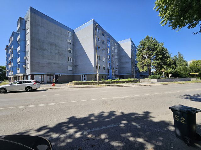 Eladó panellakás, Székesfehérvárott 39.9 M Ft, 2+1 szobás
