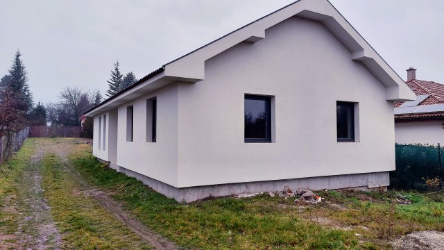 Eladó családi ház, Győrújbaráton 110 M Ft, 4 szobás