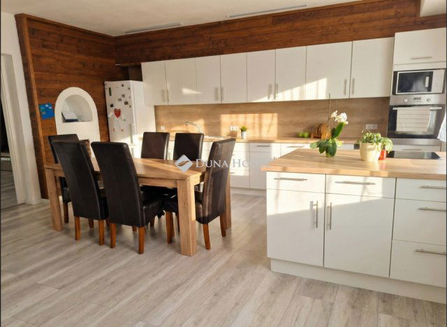 Eladó családi ház, Zalaegerszegen 99 M Ft, 5 szobás