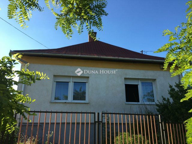 Eladó családi ház, Bicskén 49.9 M Ft, 3 szobás