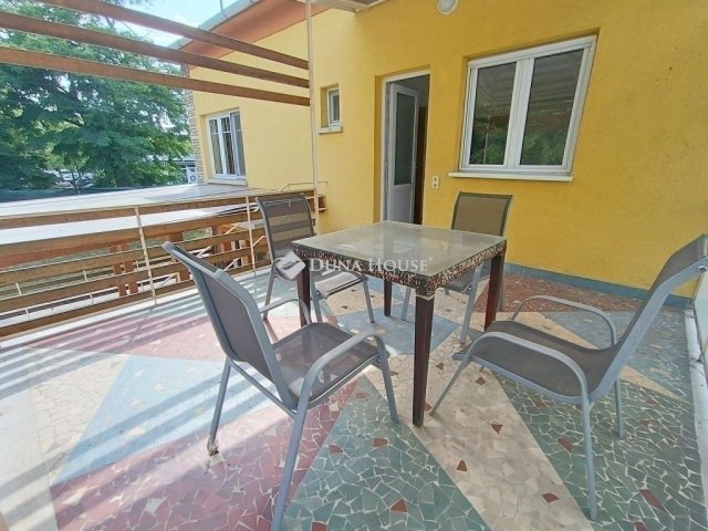 Eladó családi ház, Budapesten, X. kerületben 265 M Ft, 7 szobás